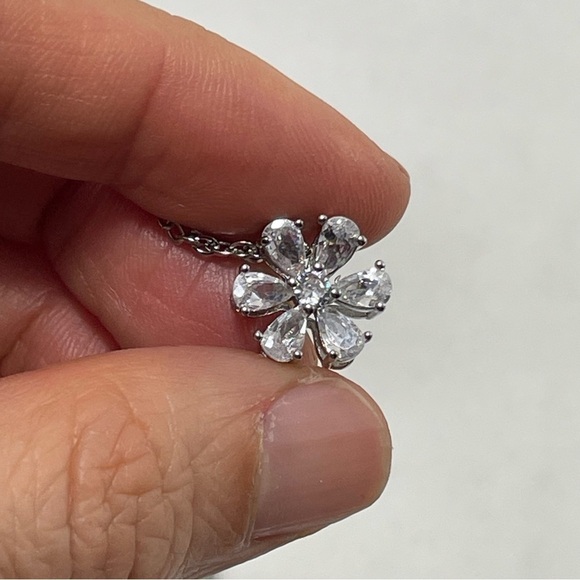 Flower Daisy Pendant Silver Necklace Chain 18” Cubic Zirconia CZ Small Charm New - Picture 5 of 9